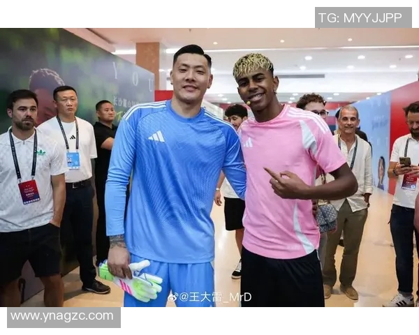 与足球明星的合照瞬间记录你我他共同的荣耀与梦想